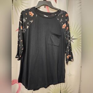 Torrid Baseball Disney Black 3/4 Sleeve Top with Pumpkin and Spider Print